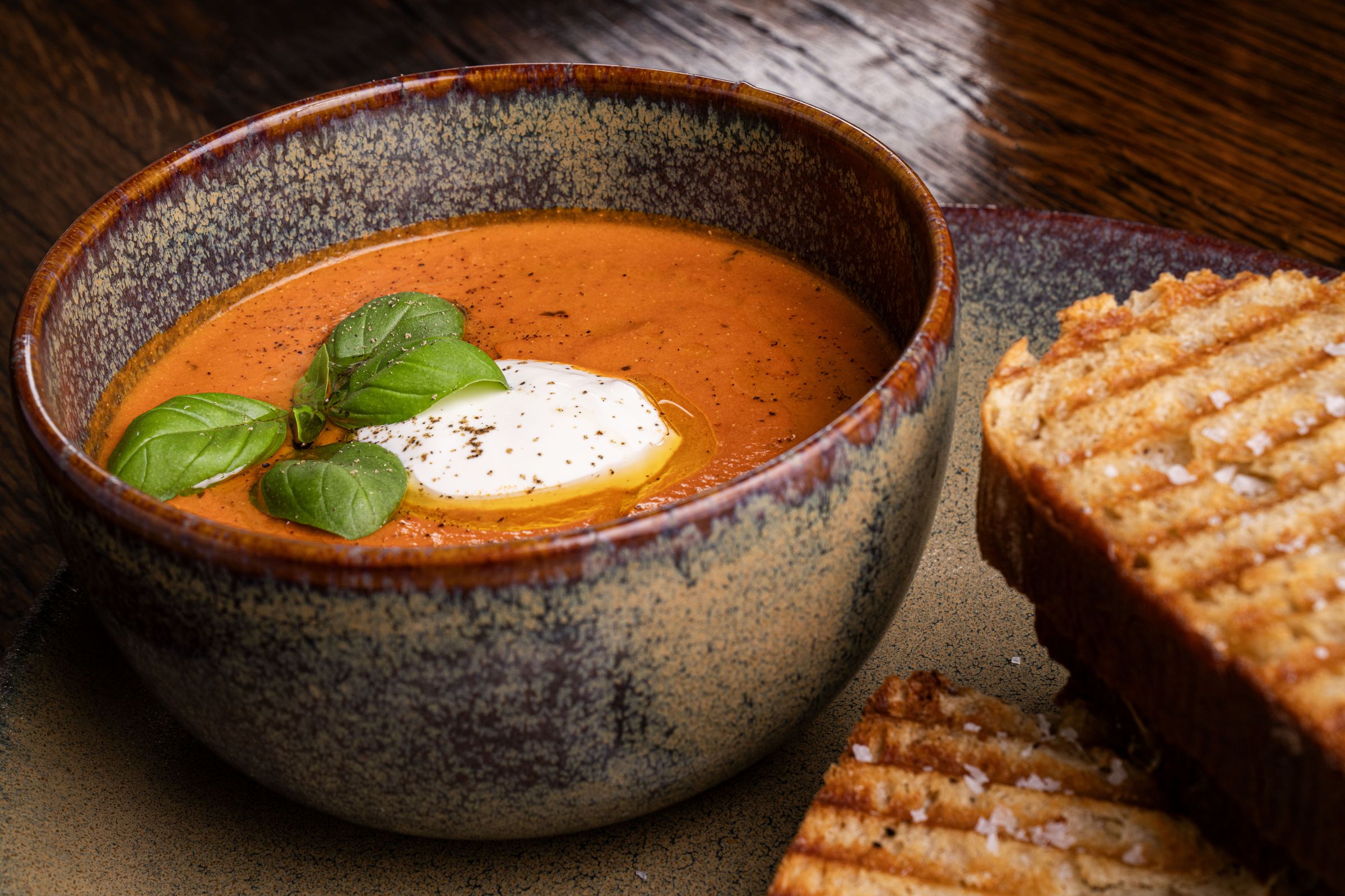Tomatsuppe med grillet brød